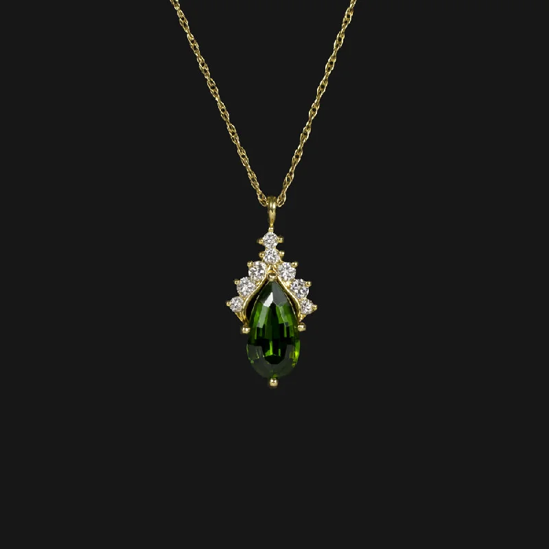 Fashionable Necklaces-GREEN TOURMALINE DIAMOND NECKLACE TEARDROP SHAPE PEAR 18k GOLD PENDANT CLUSTER