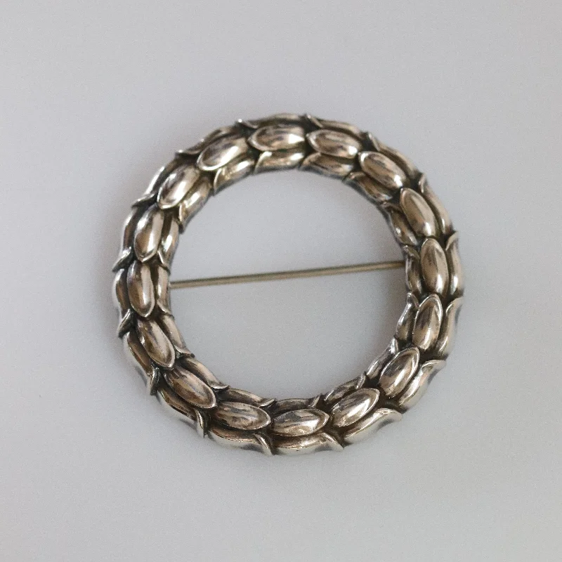 Brooch With Glittering Details-Vintage Georg Jensen Jewelry | Sigvard Bernadotte Laurel Wreath Brooch 301