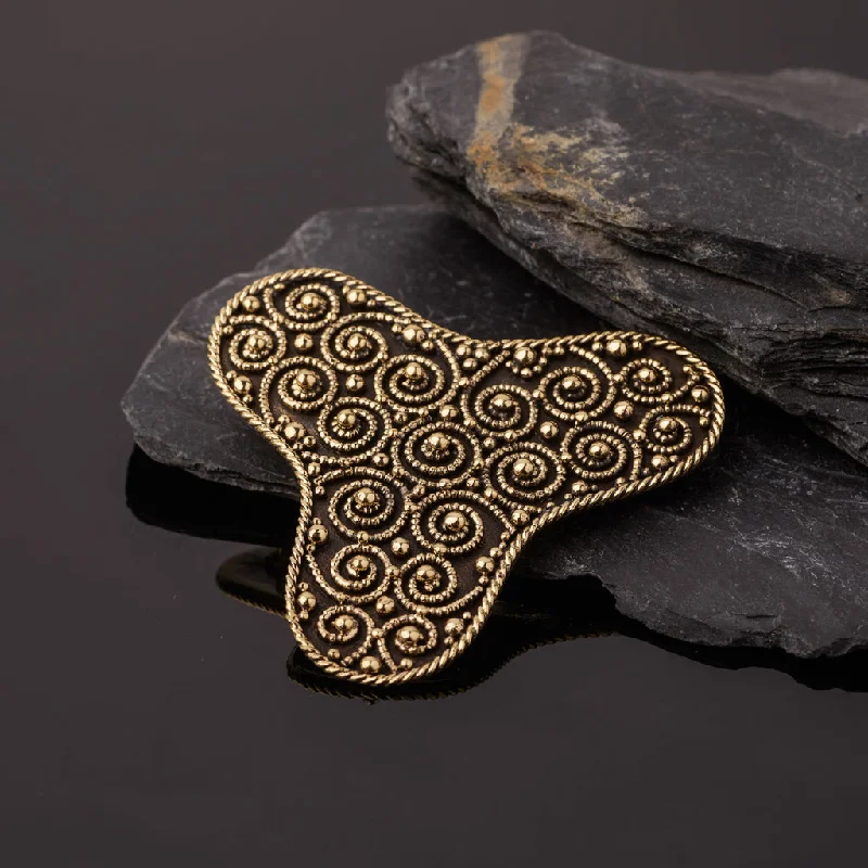 Brooch With Leafy Details-Premium Threefoil Brooch, Bronze