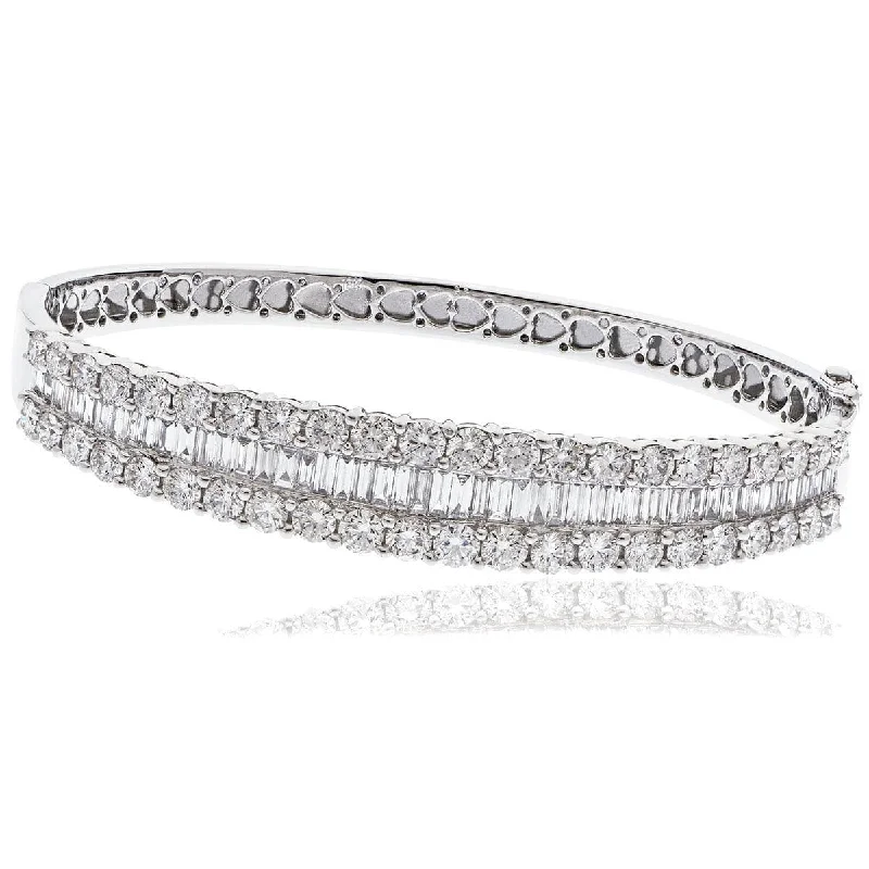 Bangles With Twist Design-DIAMOND GRADUATION BANGLE IN 18K WHITE GOLD